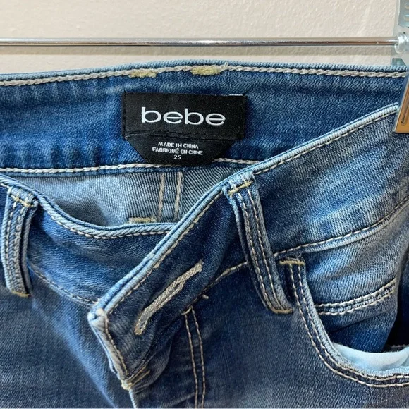 NWOT Bebe distressed jeans Size 25 - Picture 4 of 5